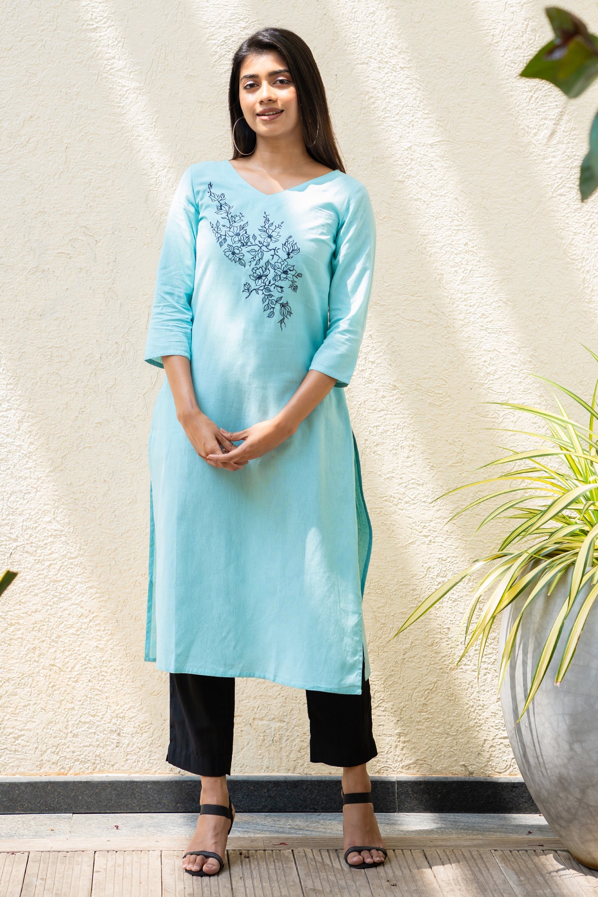 FLORAL EMBROIDERED KURTA BLUE