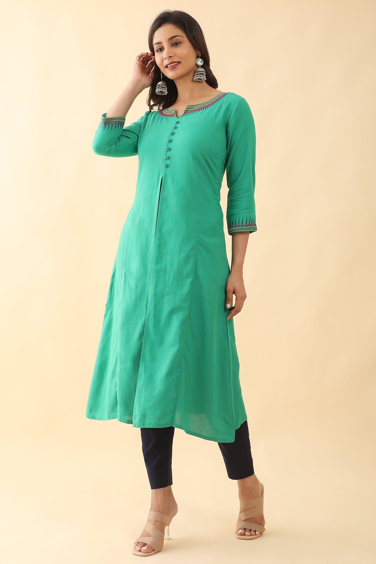 Jewelled Embroidered With Contrast Front Slit Kurta Green