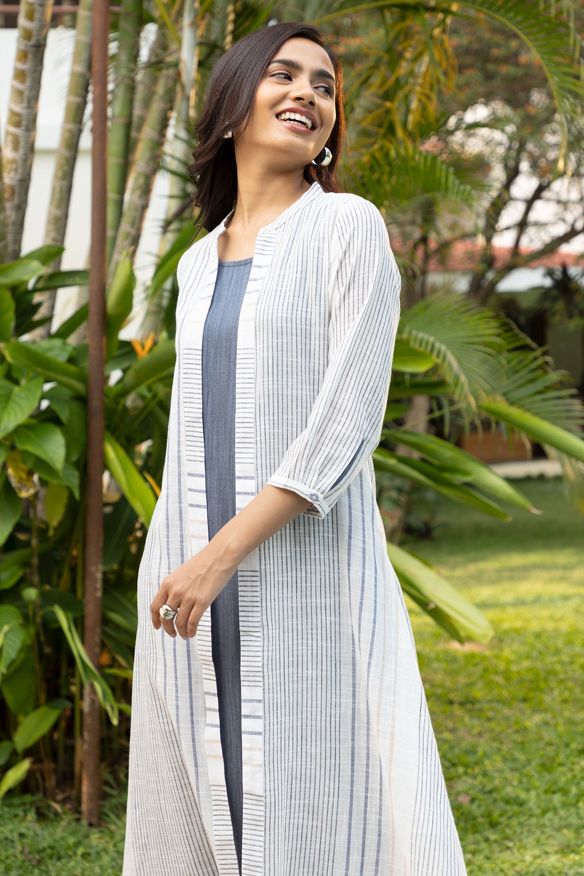Monochrome Solid Kurta with Striped Jacket - Blue