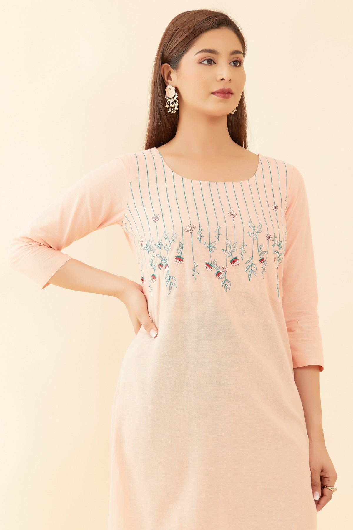 Contrast Floral Embroidered Kurta Peach