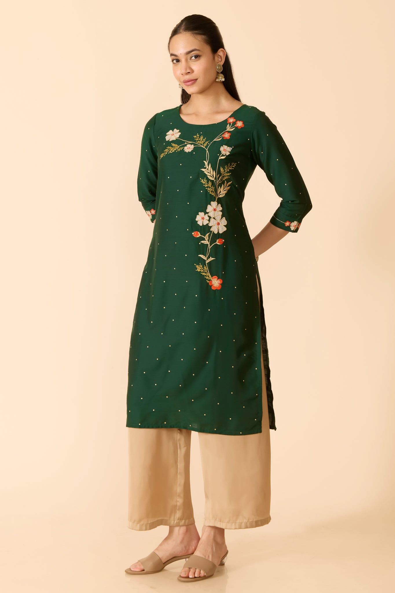 GREEN KURTA WITH FLORAL EMBROIDERY