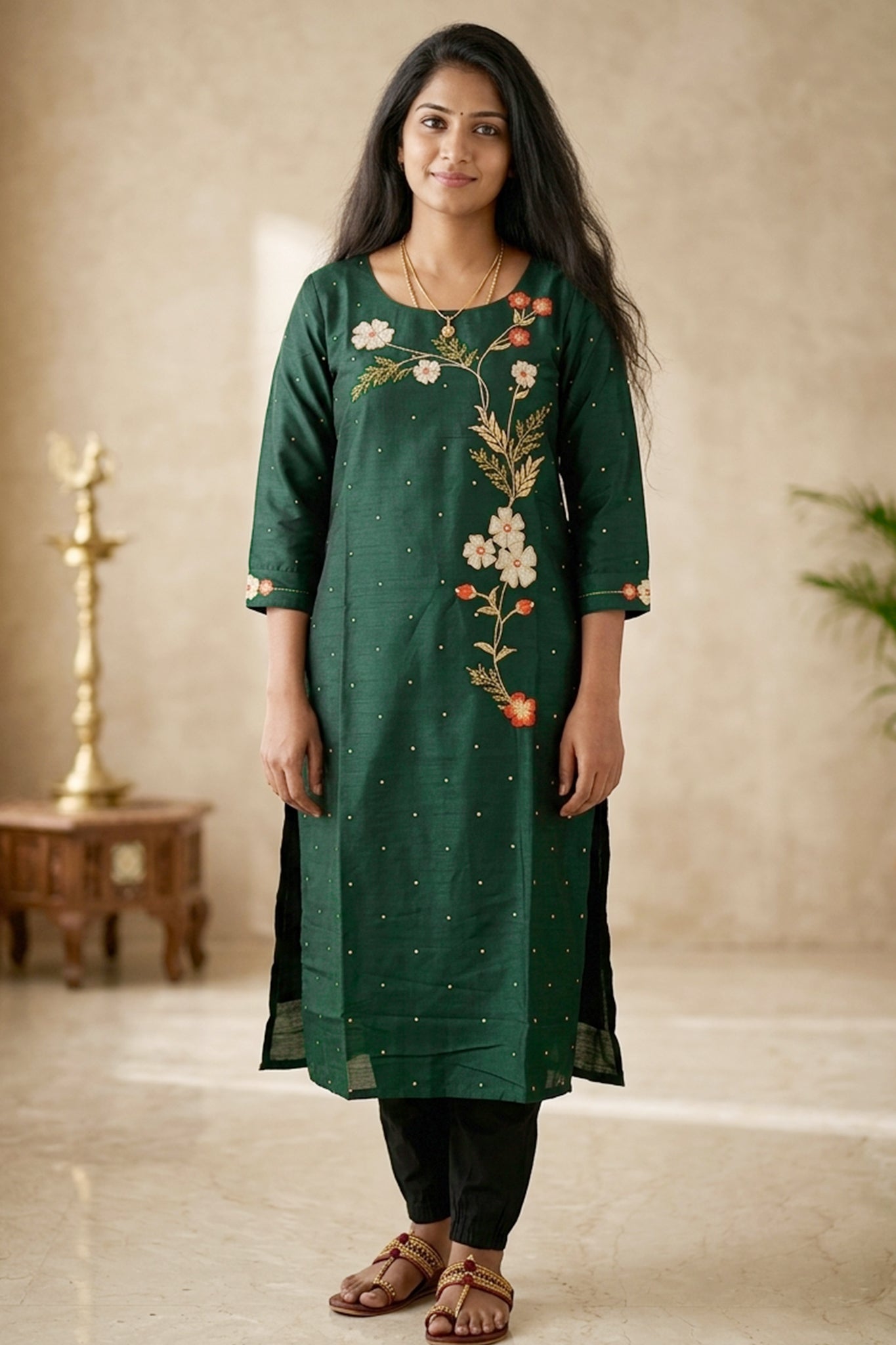 GREEN KURTA WITH FLORAL EMBROIDERY