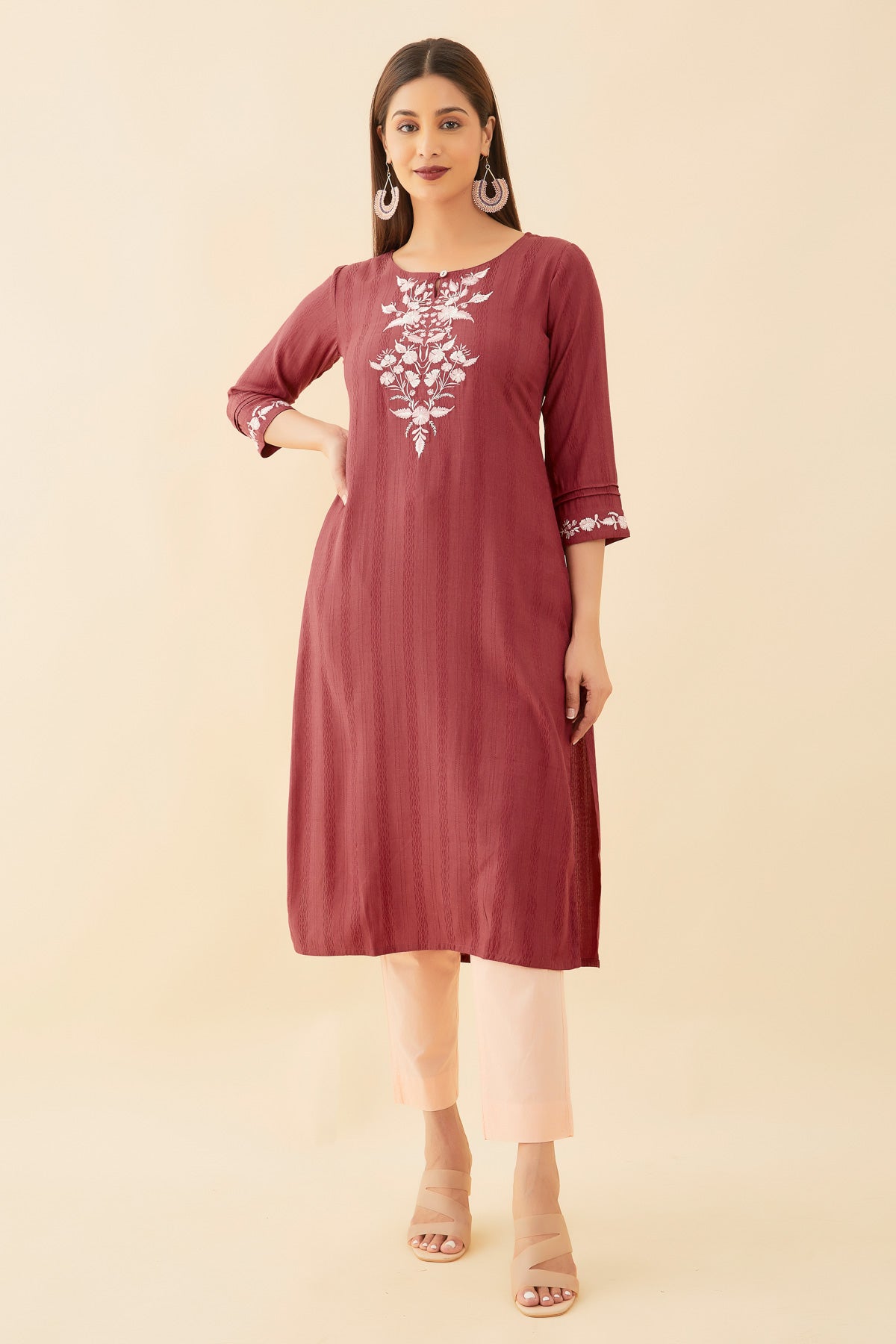 Contrast Floral Embroidered Kurta Pink
