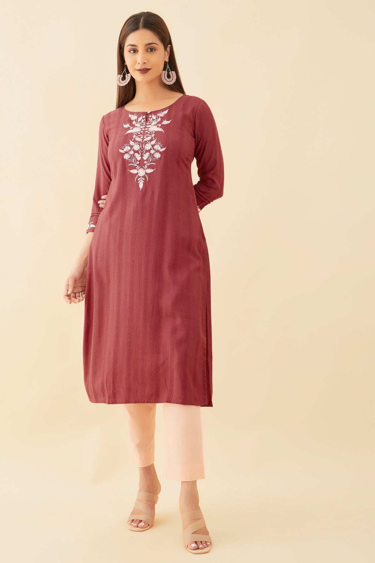 Contrast Floral Embroidered Kurta Pink