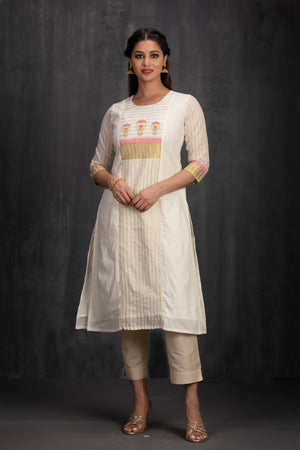 Off-White Mulmul Cotton Kurta with Muthukkuda Golden Thread Work