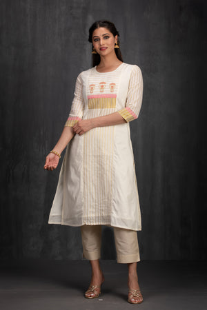 Off-White Mulmul Cotton Kurta with Muthukkuda Golden Thread Work
