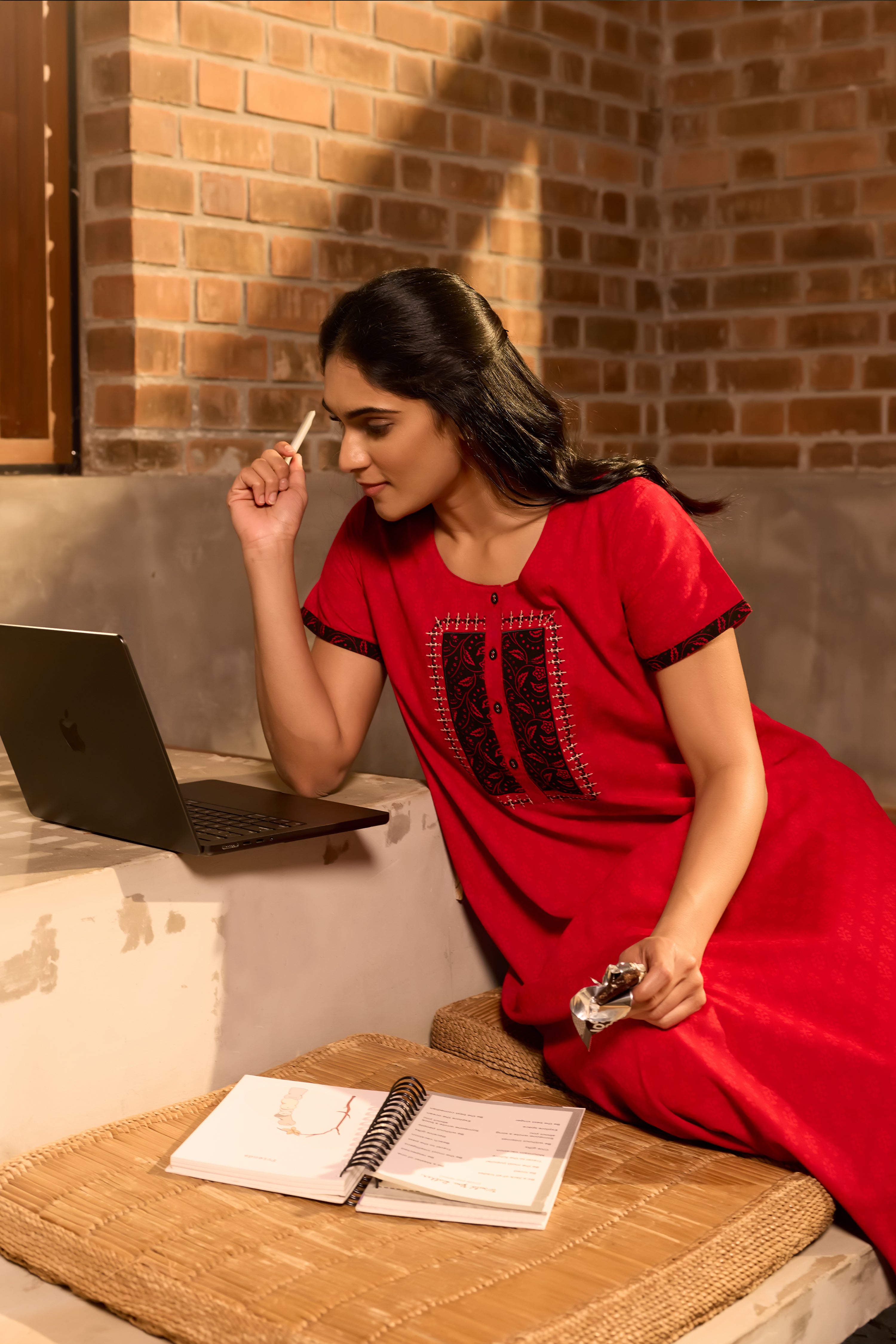 RED BUTTA PRINT COTTON NIGHTWEAR