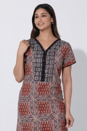 Maroon & Black Kalamkari Nighty with Foil Mirror Yoke