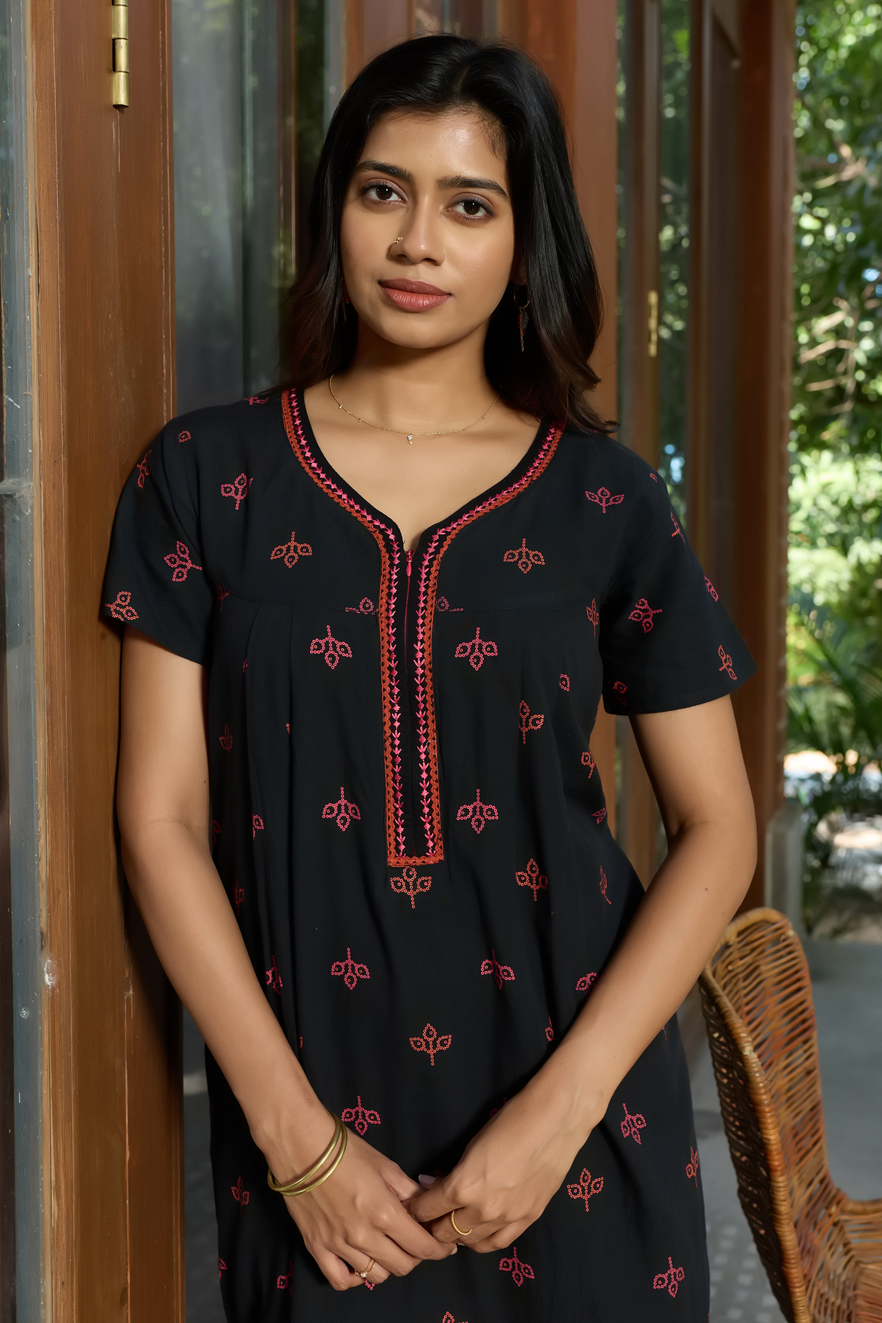 BLACK COTTON NIGHTWEAR WITH LEAF PRINT