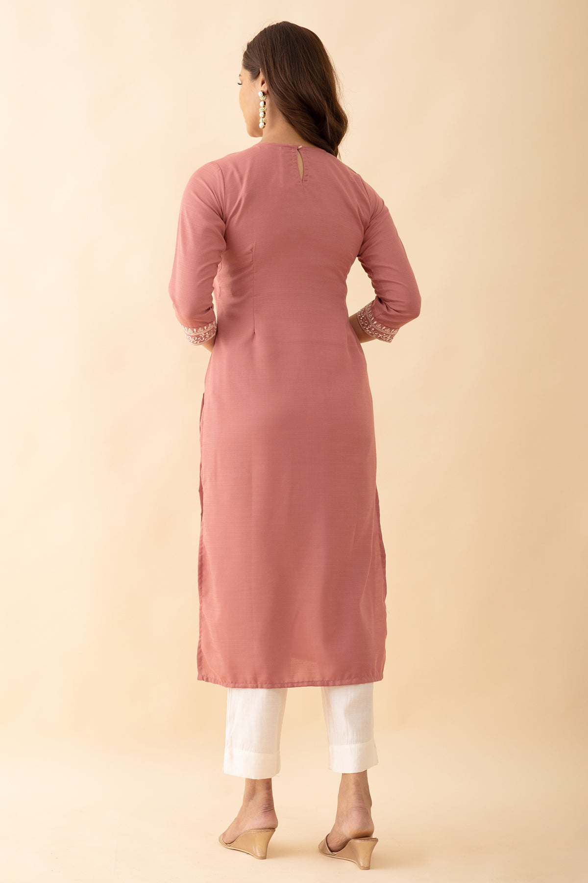 Floral Embroidered Yoke Kurta Set With Embroidered Organza Dupatta Peach Off White
