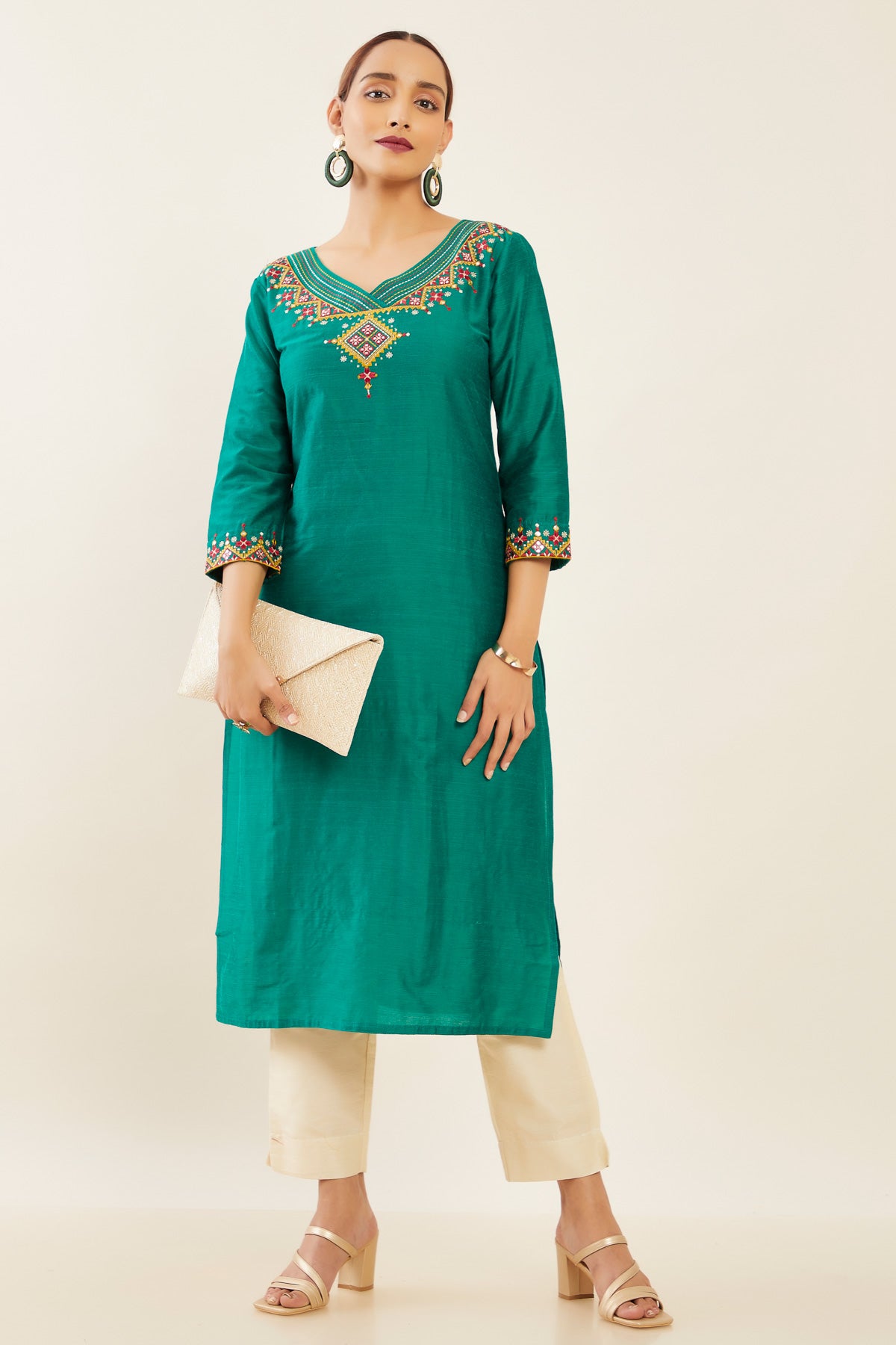 Contrast Tribal Motif Embroidered Kurta - Green