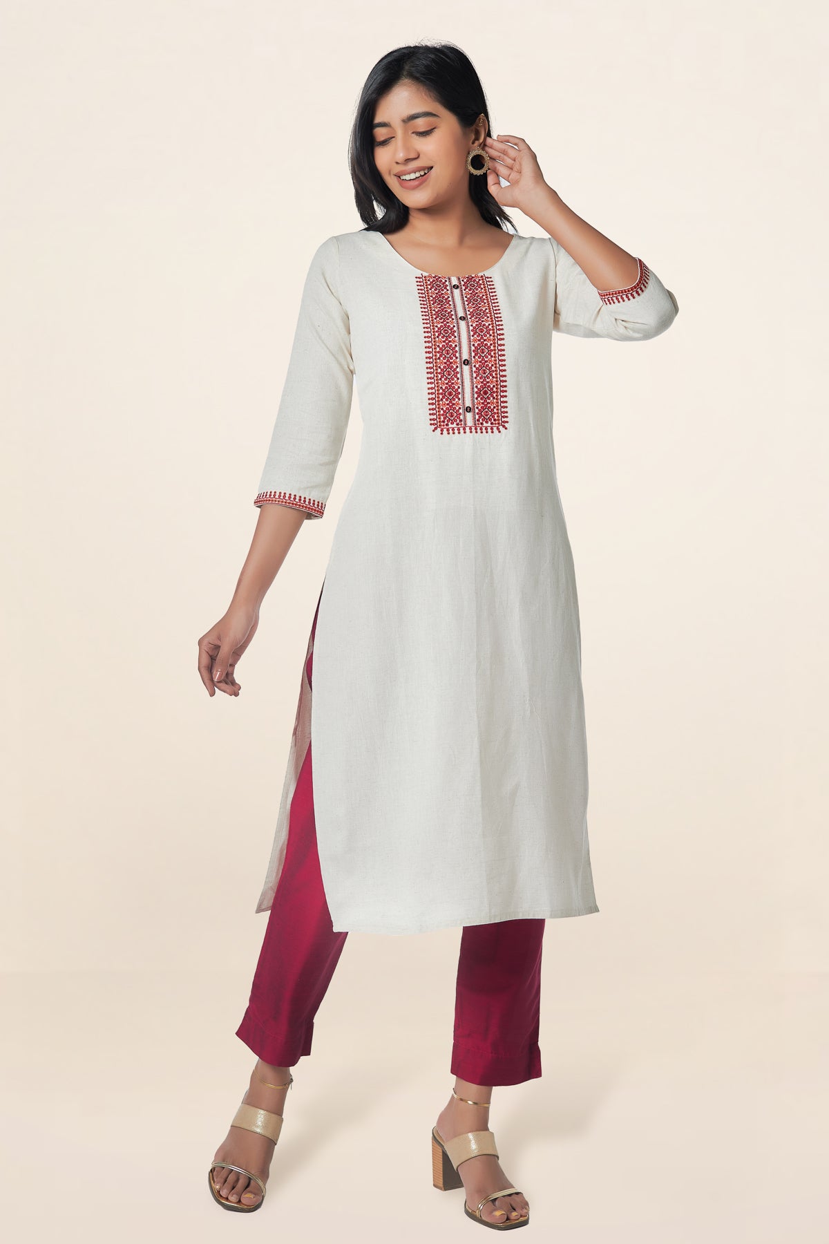 Contrast Geometric Motif Embroidery With Foil Mirror Butta Embellished Kurta Off White