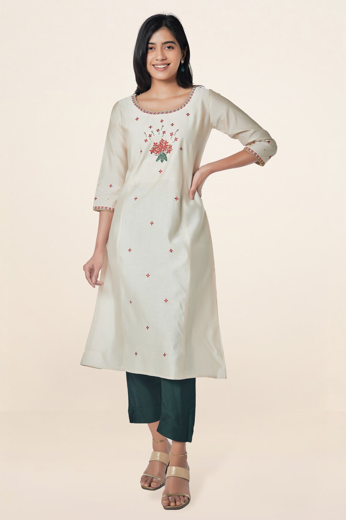 Contrast Floral Embroidered Placement Kurta Off White