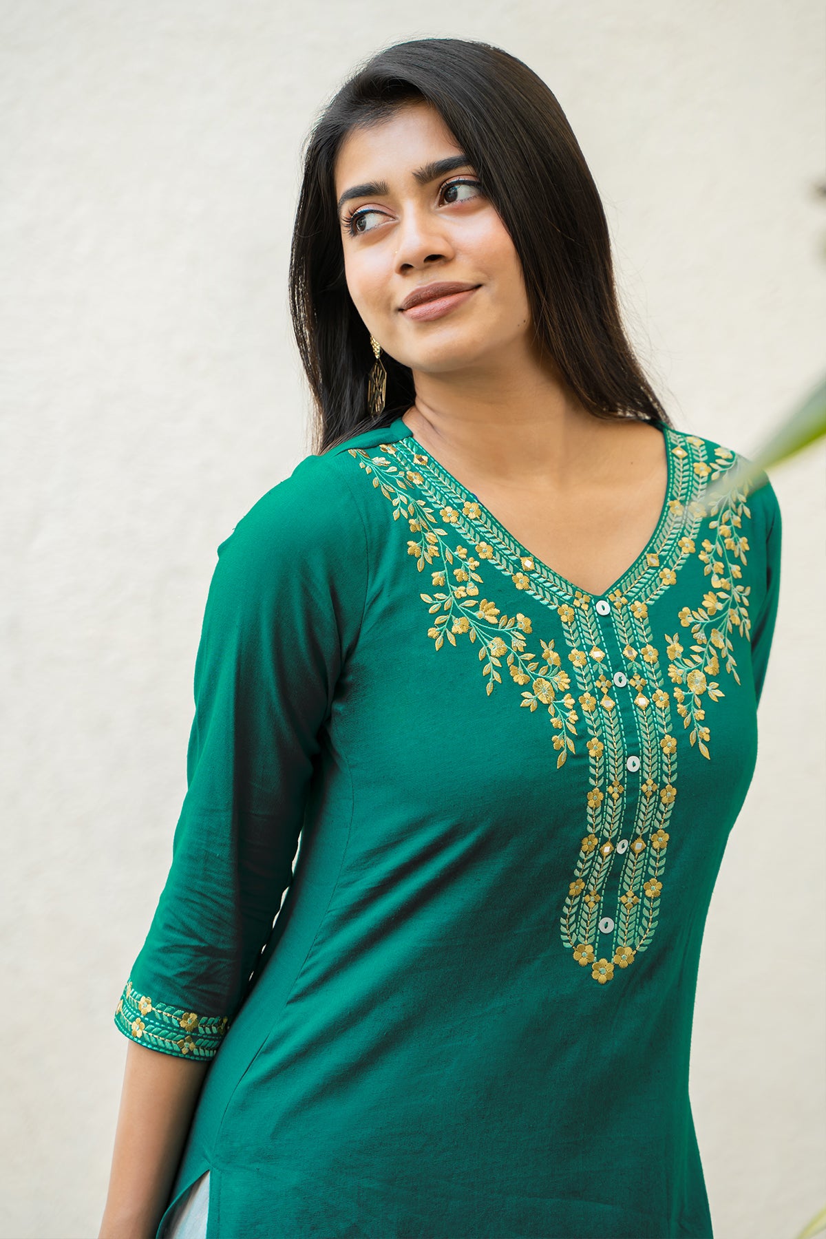 Contrast Floral Embroidered Kurta Green