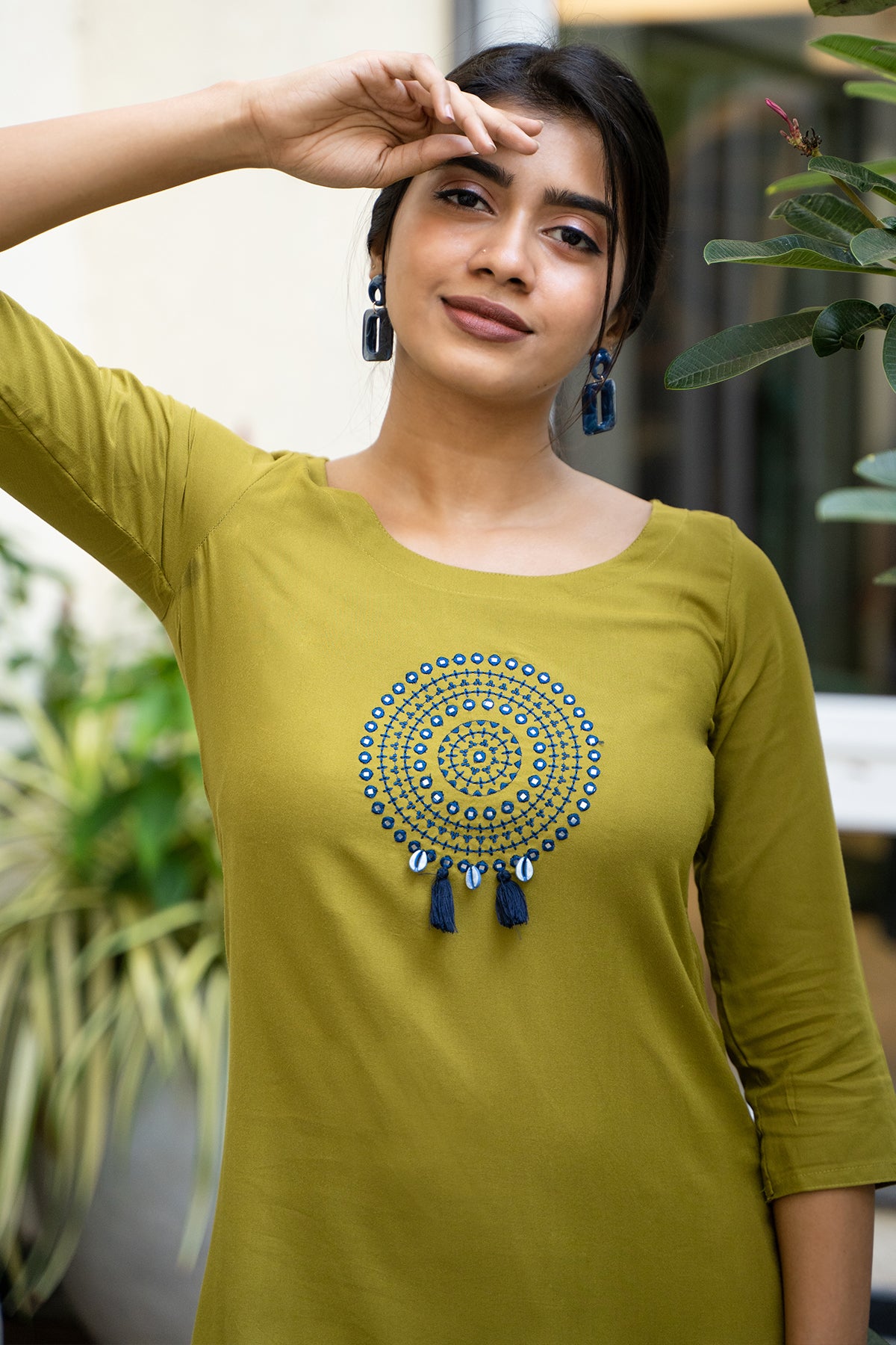 Foil Mirror Embellished With Geometric Embroidered Kurta - Green