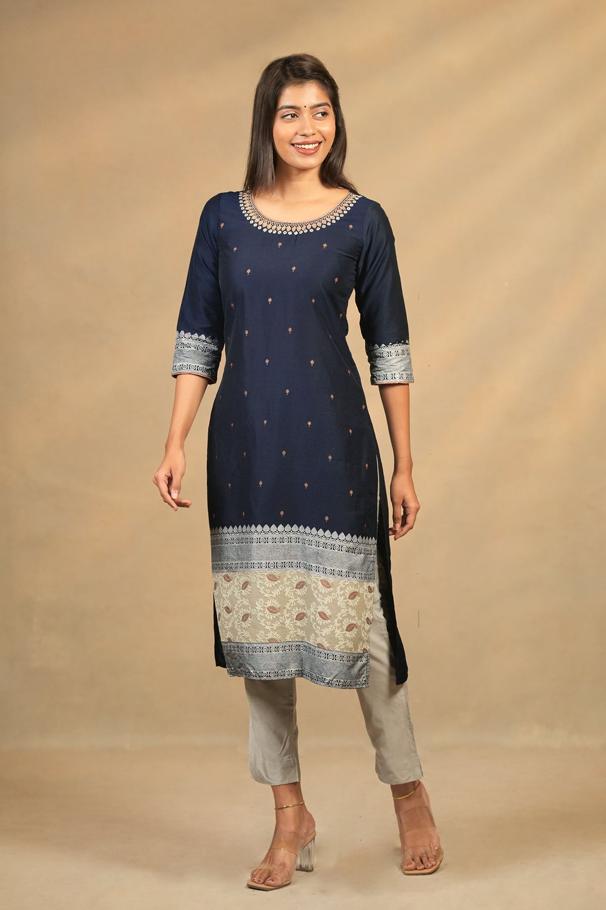 Jewel Inspired Neckline With Contrast Border Kurta - Navy