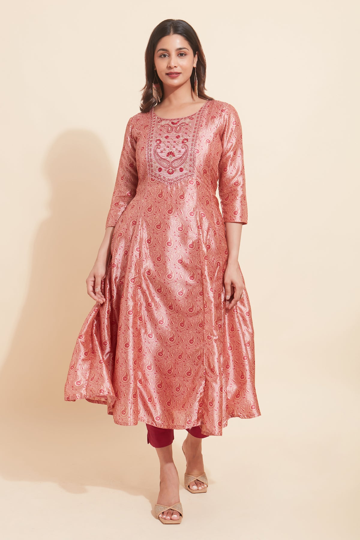 Paisley Embroidered Printed Kurta Set With Organza Scallop With Dupatta Pink