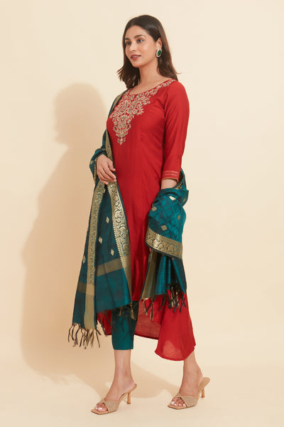 Paisely Embroidered Kurta Set With Brocade Dupatta - Rust & Green