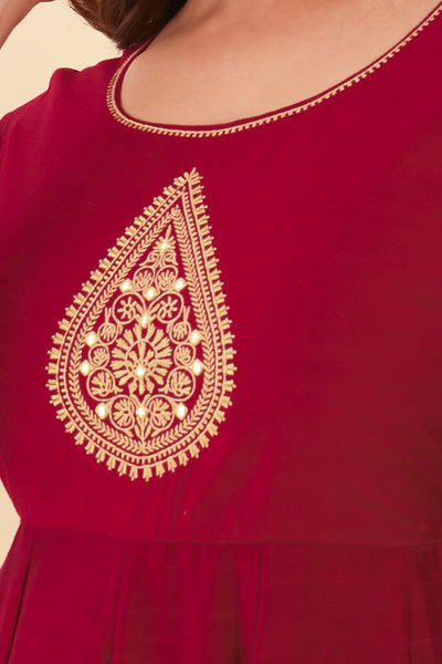 Thilagam Motif Embroidered With Gold Zari Border Anarkali - Maroon