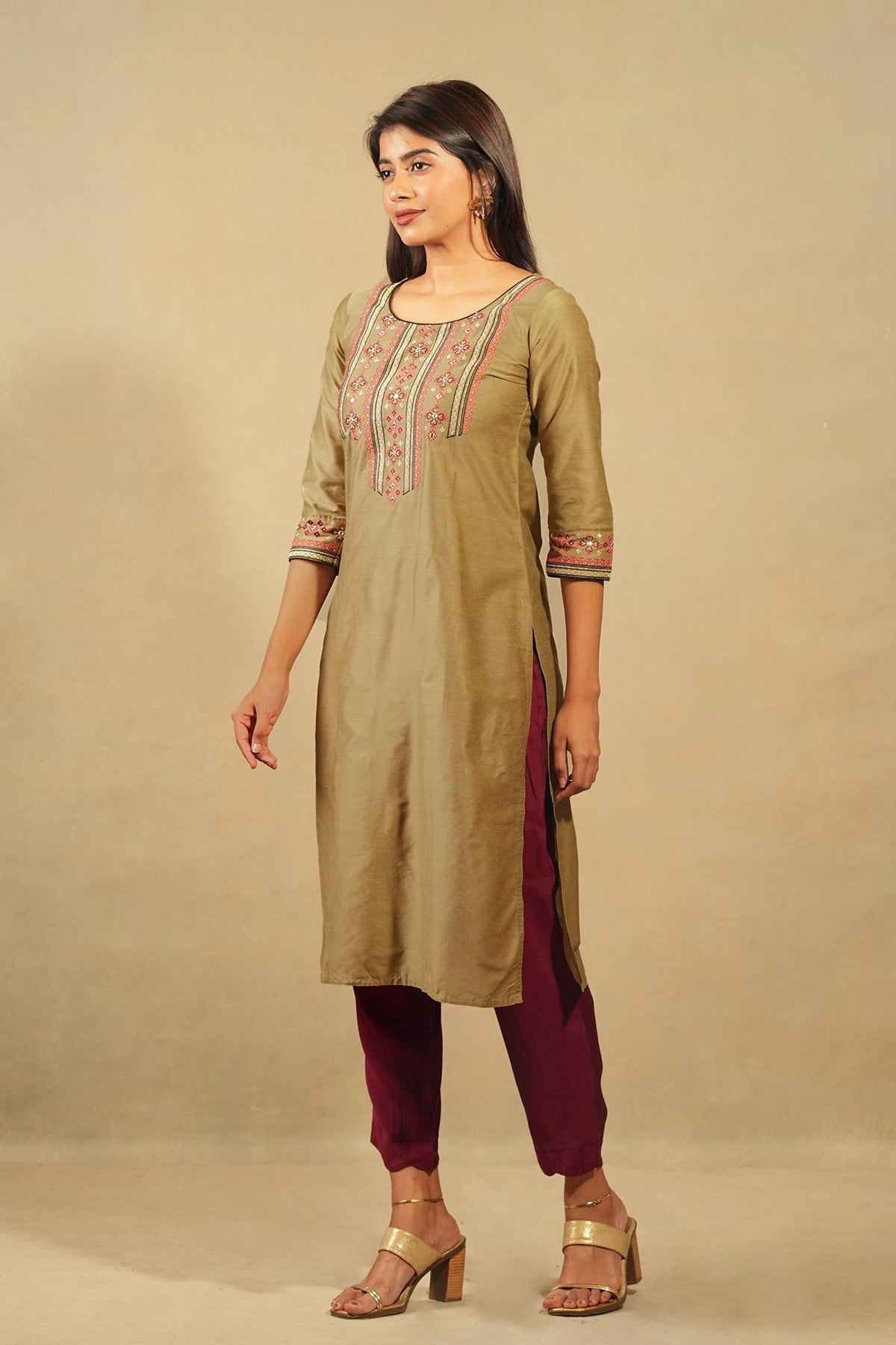 Geometric Embroidered With Foil Mirror Embellished Kurta - Beige