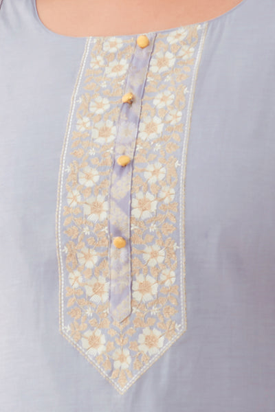 Floral Embroidered With Brocade Panelled Kurta - Lavender