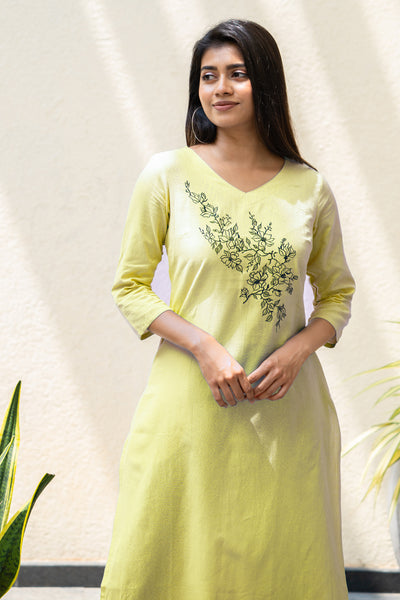 FLORAL EMBROIDERED KURTA - GREEN