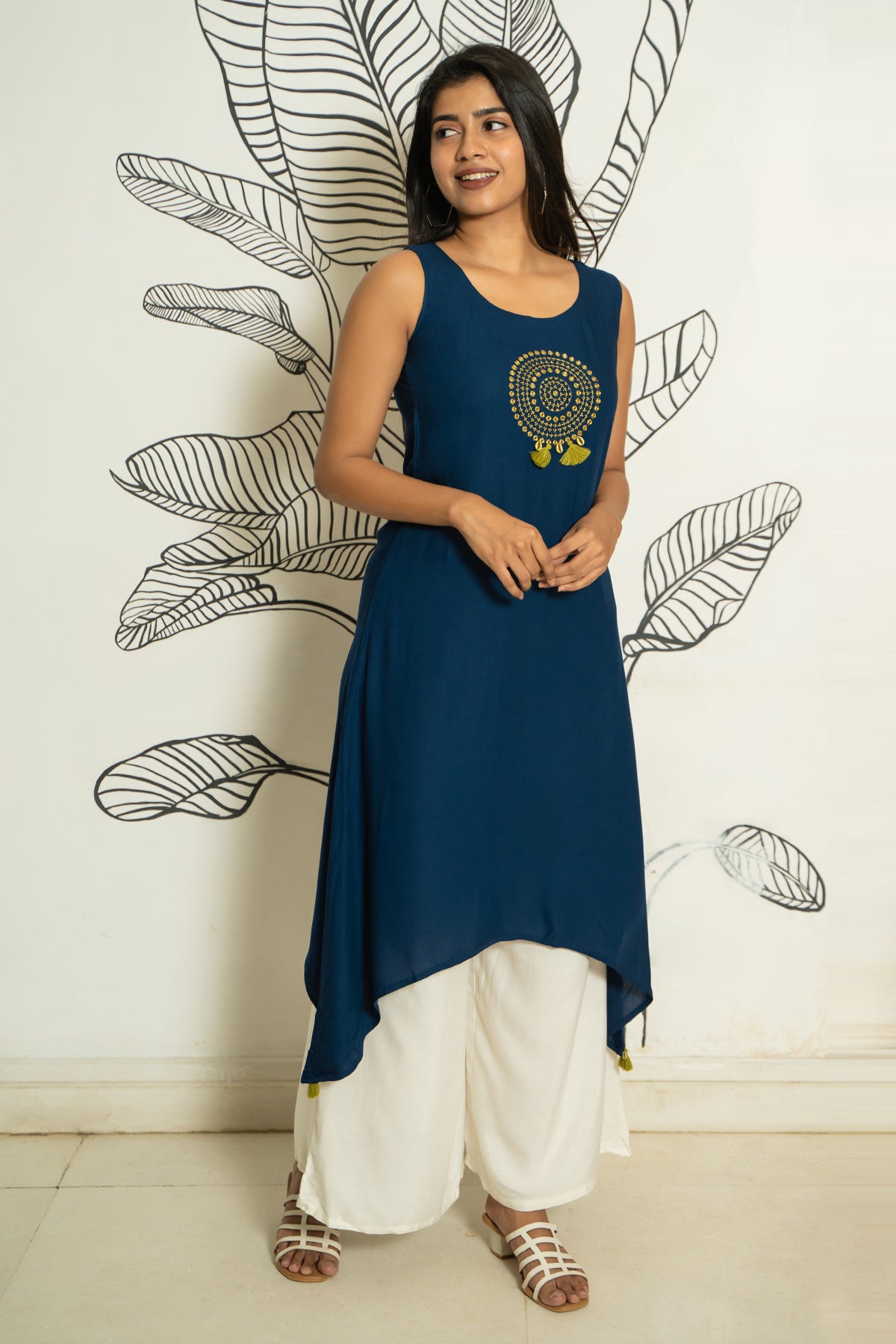 Foil Mirror Embellished With Geometric Embroidered Kurta - Blue