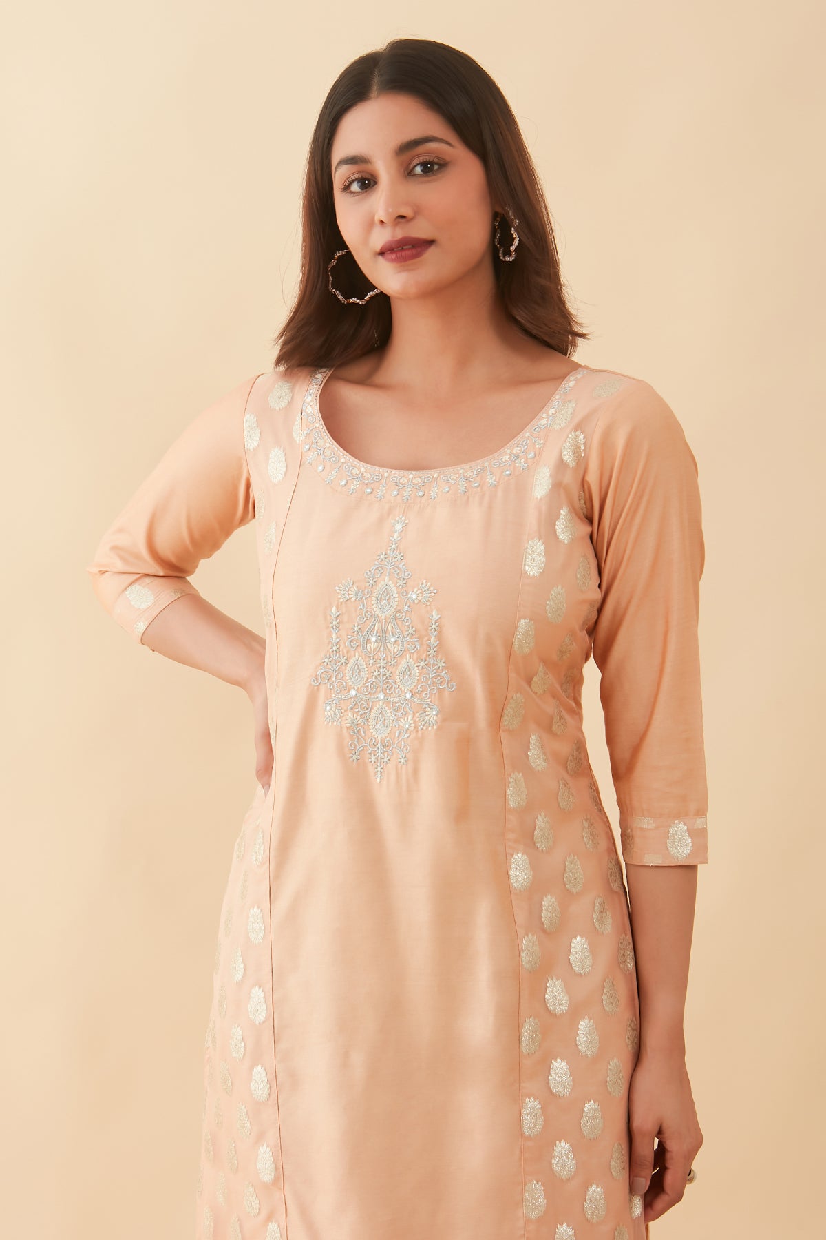 Contrast Floral Embroidered With Brocade Panelled Kurta Peach