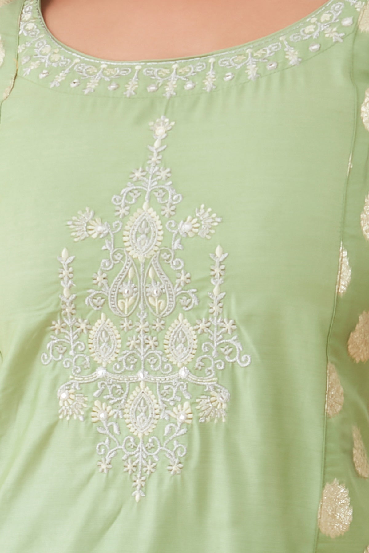 Contrast Floral Embroidered With Brocade Panelled Kurta - Green