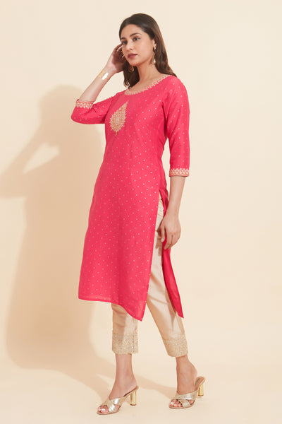 Jewel Embroidered Neckline With Floral Placement Kurta Pink