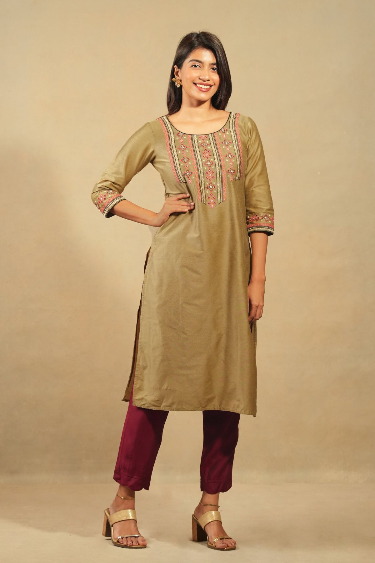 Geometric Embroidered With Foil Mirror Embellished Kurta - Beige