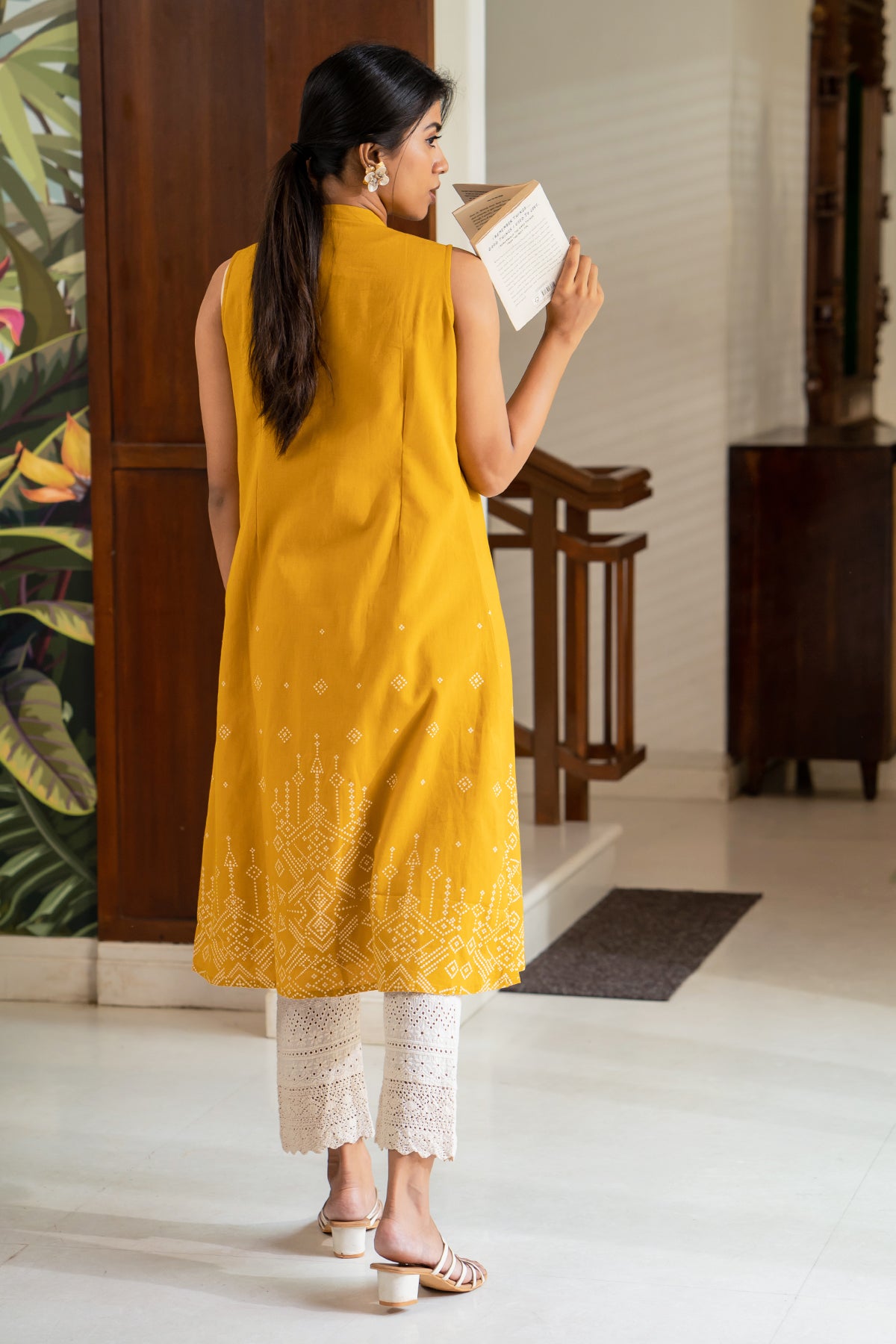 Geometric Printed With Contrast Over Coat Solid Kurta - Off White & Yellow