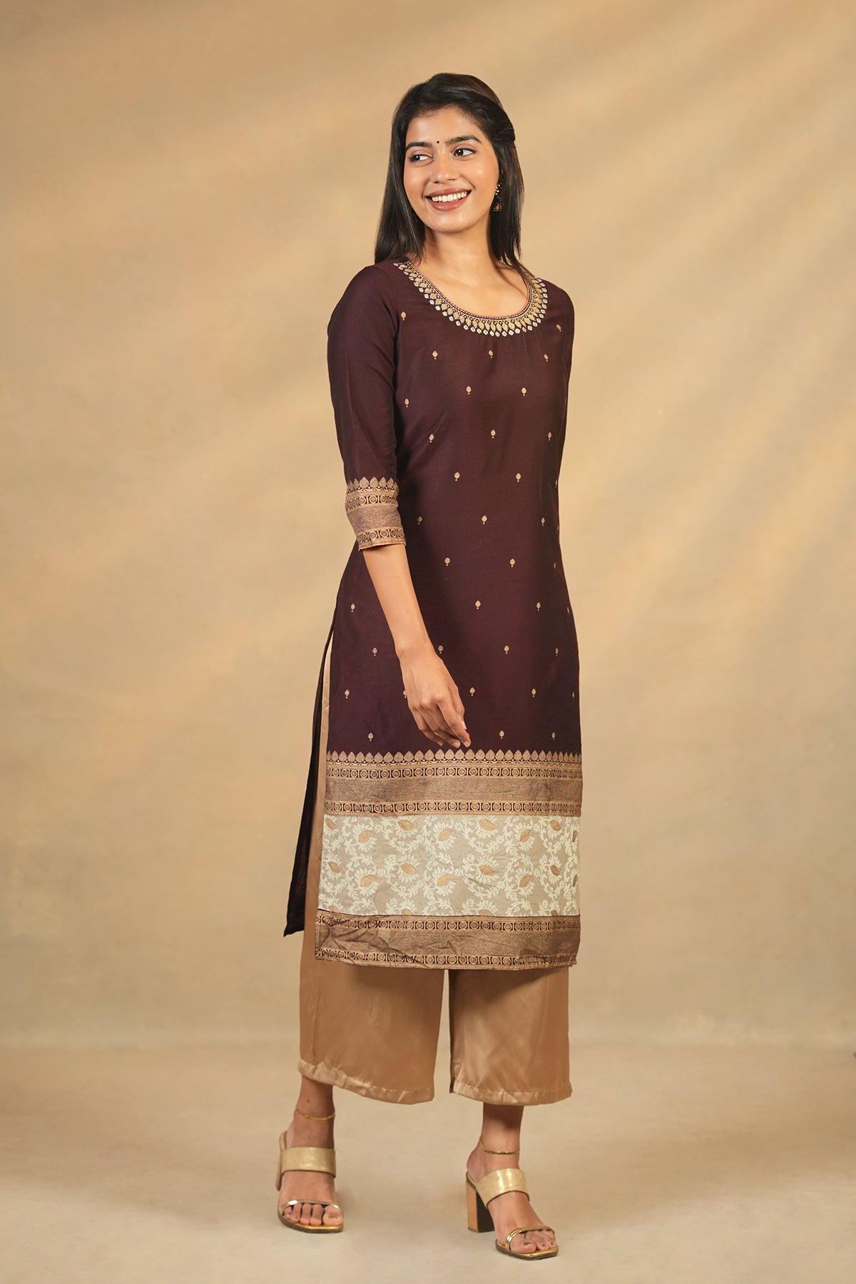 Jewel Inspired Neckline With Contrast Border Kurta - Brown