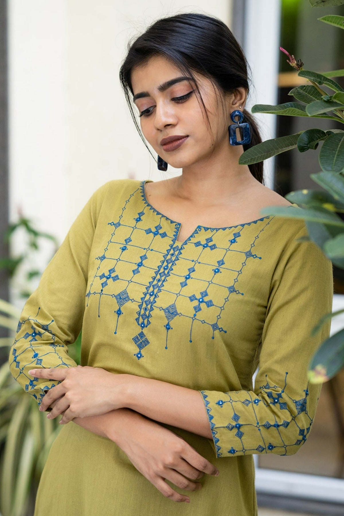 Contrast Geometric Embroidered Kurtaset Green Blue