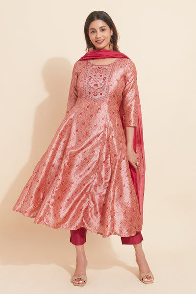Paisley Embroidered Printed Kurta Set With Organza Scallop With Dupatta Pink