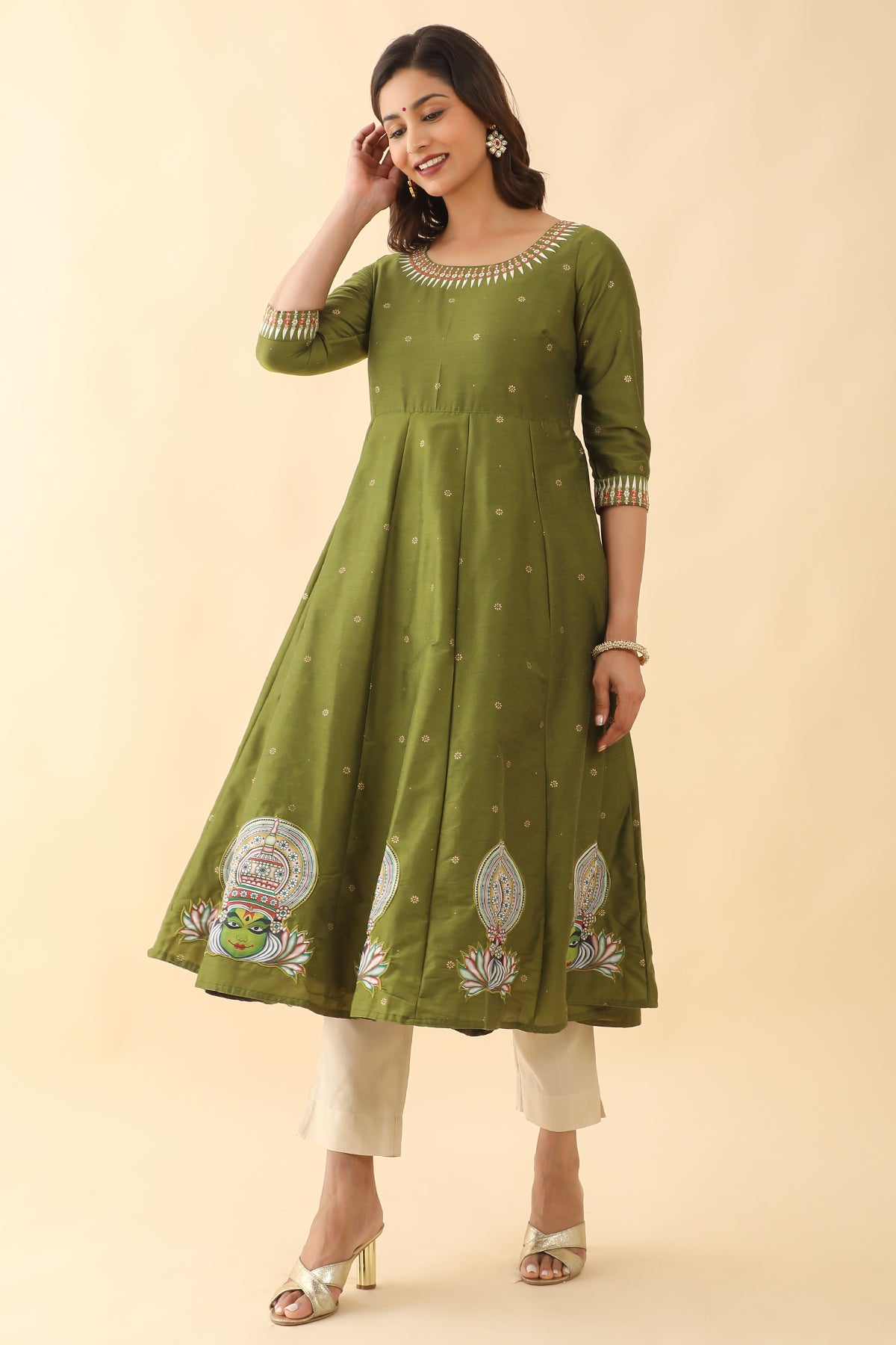 Applique Kathakali Motif With Floral Embroidered Kurta - Green