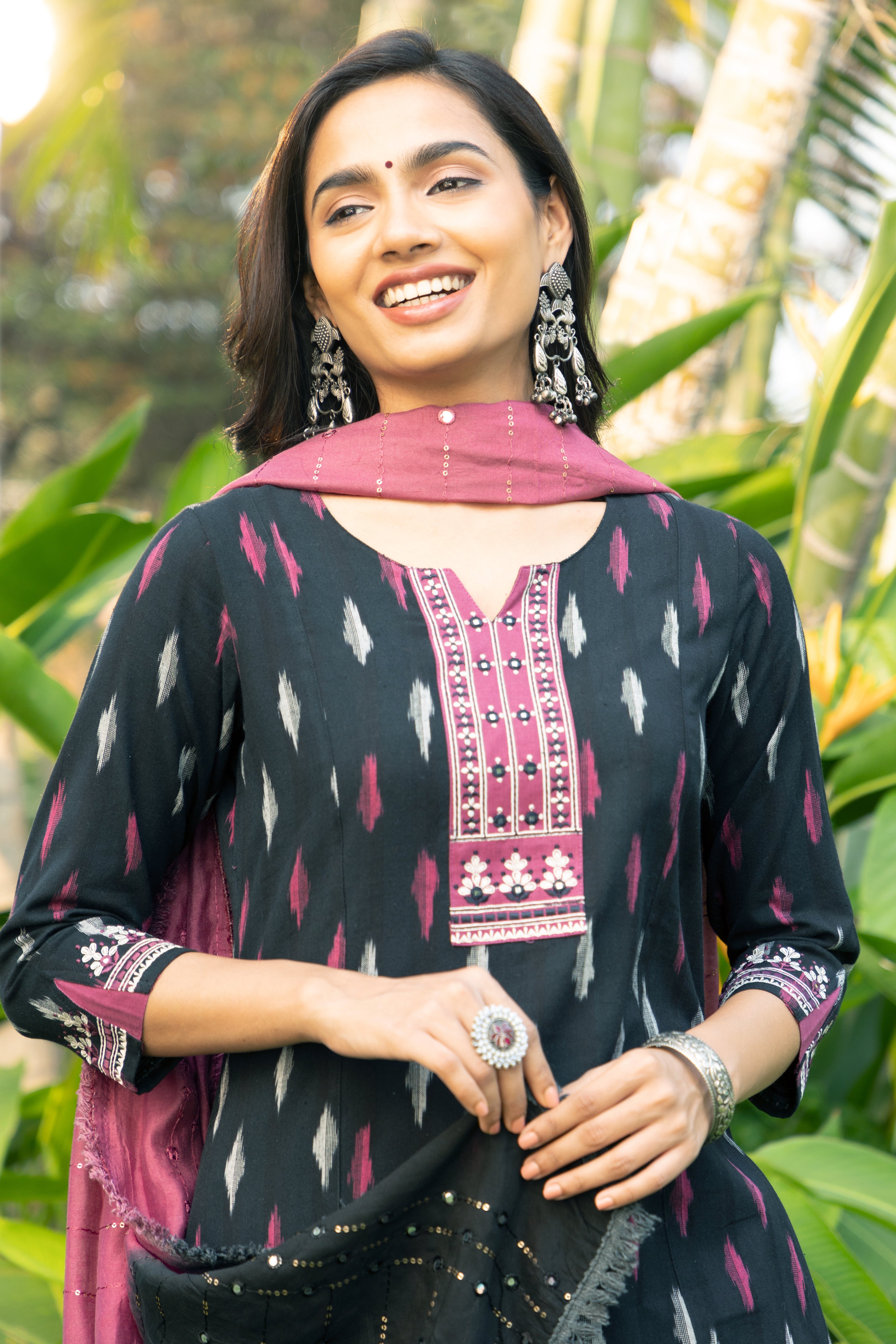 Ikkat Kurta Set with Sequins Embellished Dual Tone Dupatta Black Pink