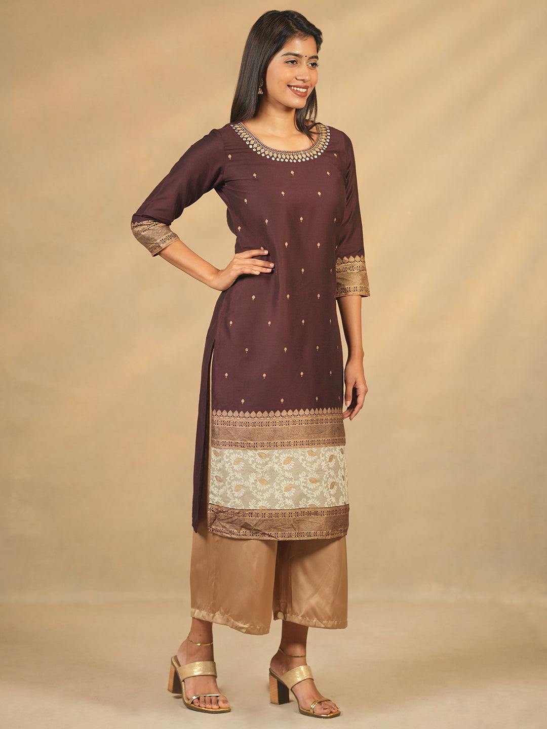 Jewel Inspired Neckline With Contrast Border Kurta - Brown