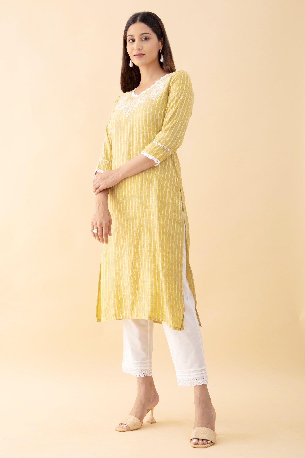 Lace Embellished Dobby Weave Kurta Pant - Green & White