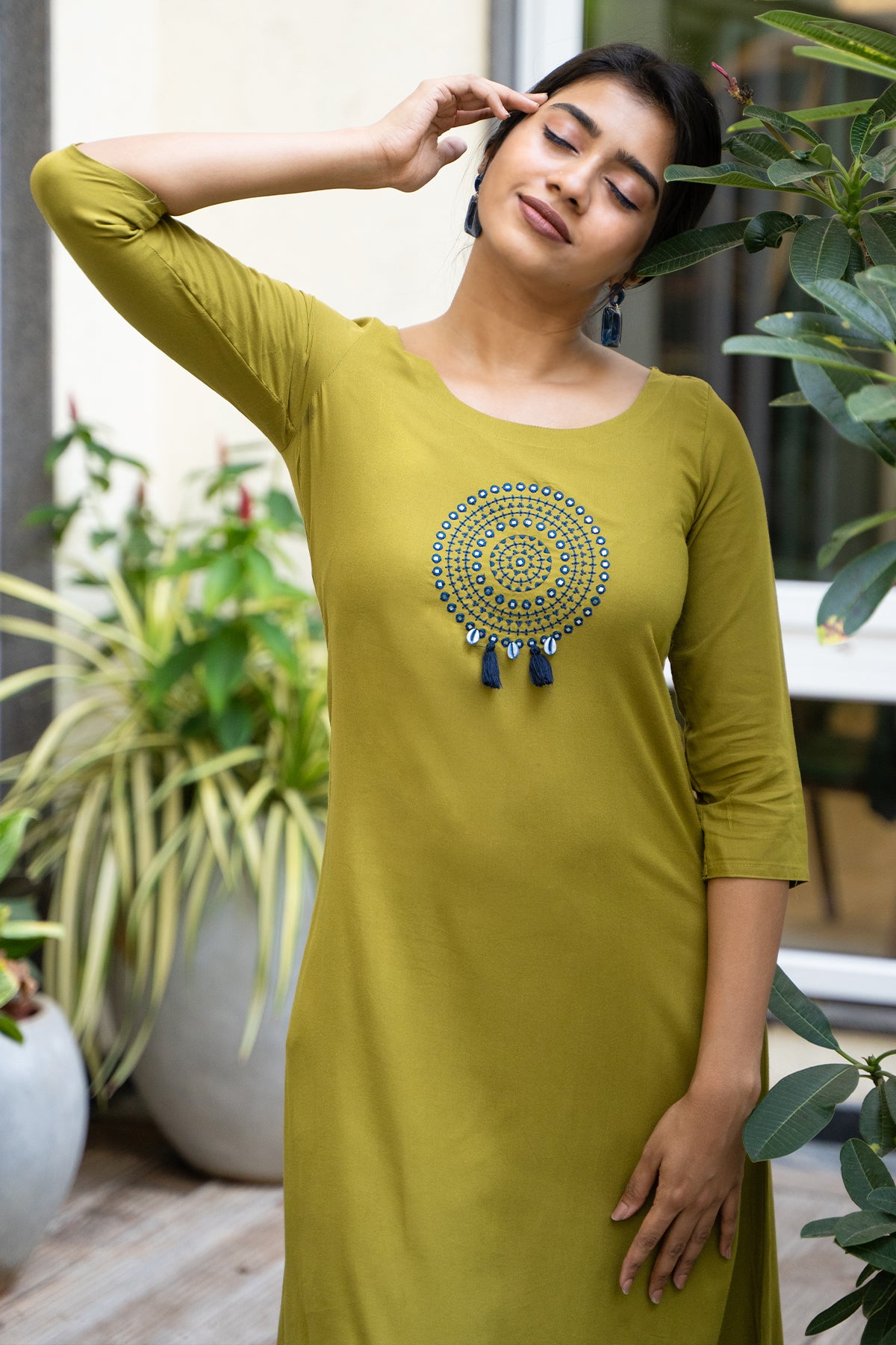 Foil Mirror Embellished With Geometric Embroidered Kurta - Green