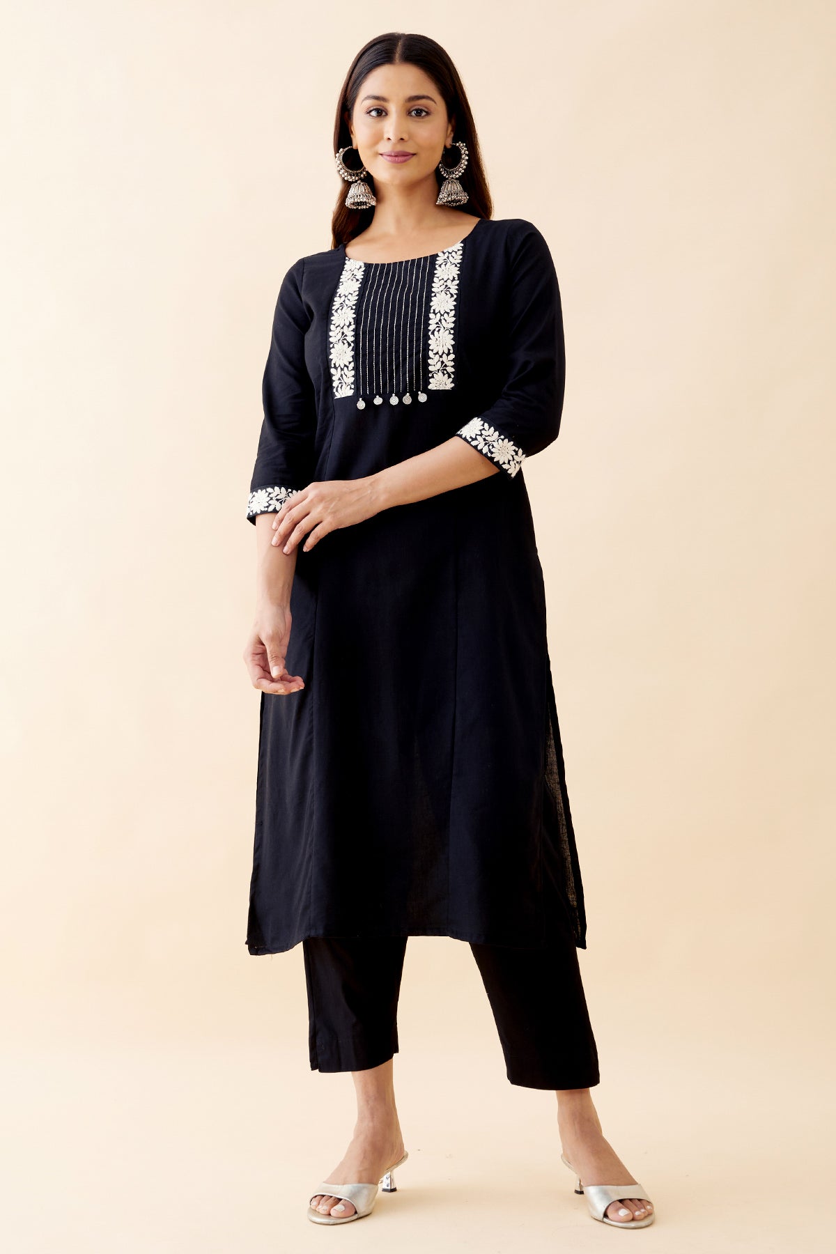 Monochrome Floral Embroidered Kurta - Black