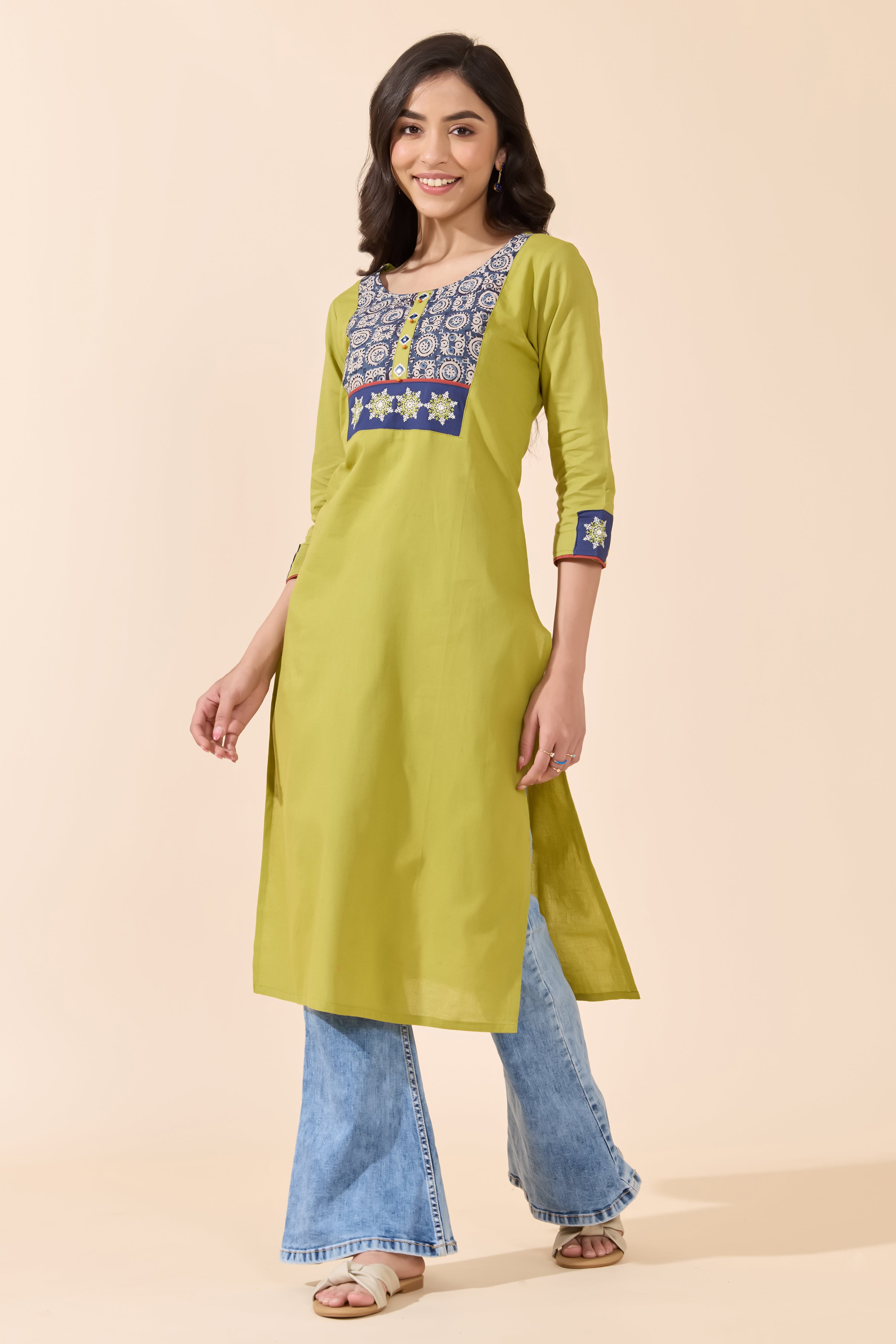 GREEN STRAIGHT-CUT KURTA WITH KALAMKARI SQUARE YOKE