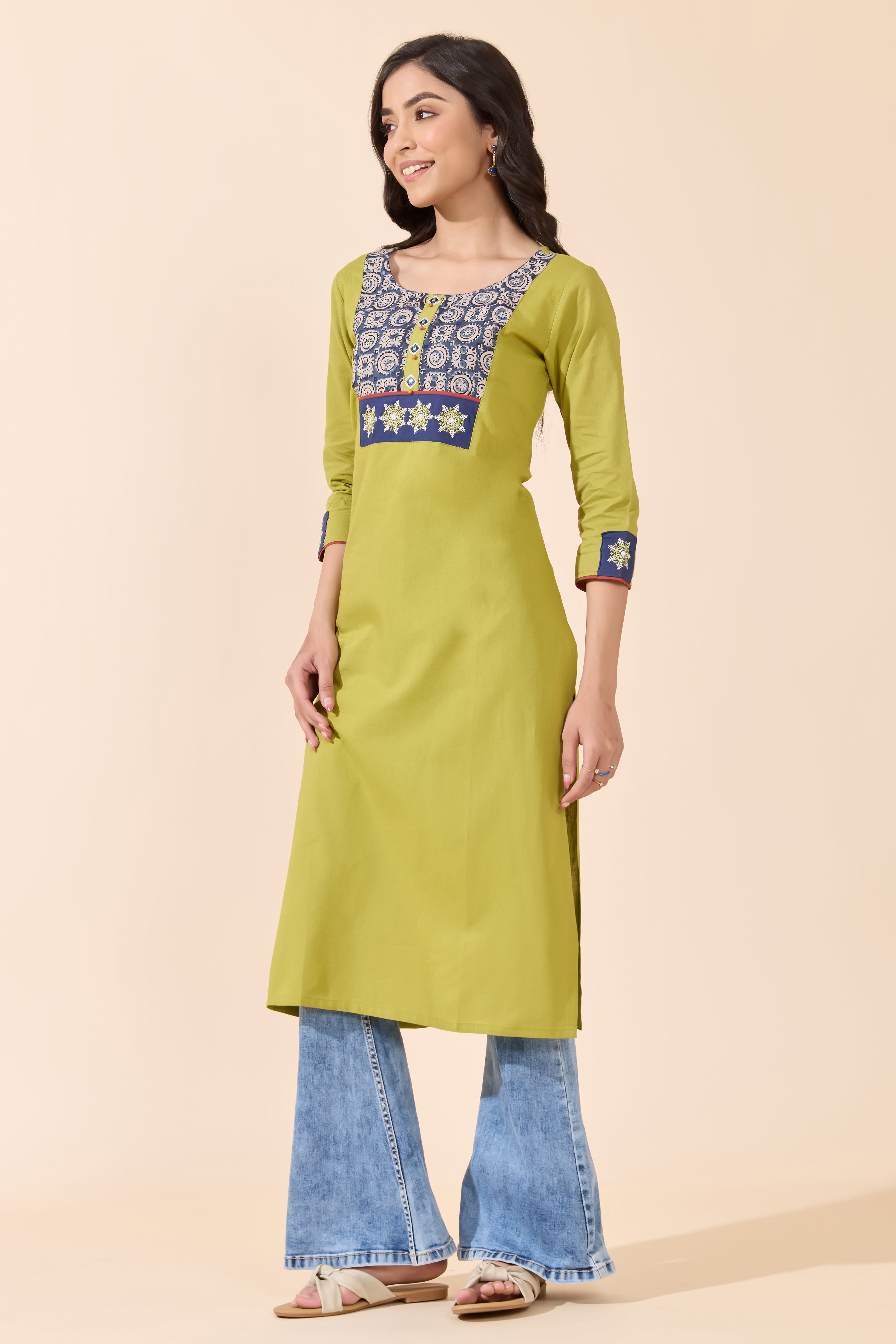 GREEN STRAIGHT-CUT KURTA WITH KALAMKARI SQUARE YOKE