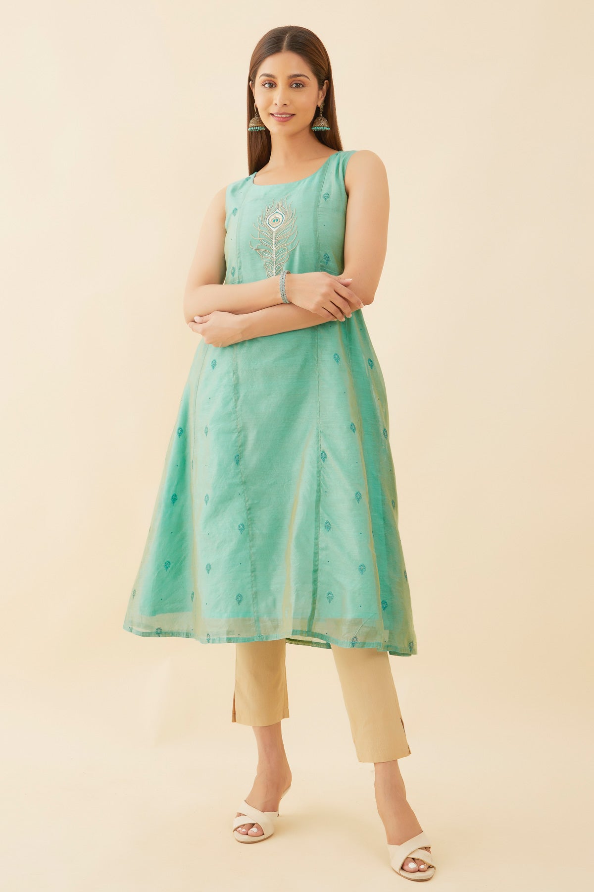 Peacock Feather Placement Embroidered Kurta - Blue