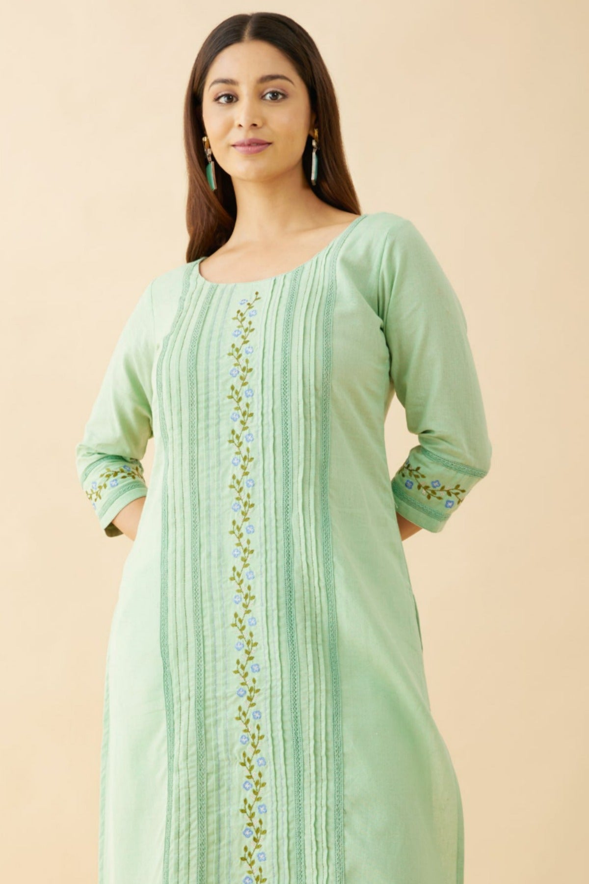 Lace Embellished Floral Embroidered Kurta - Green