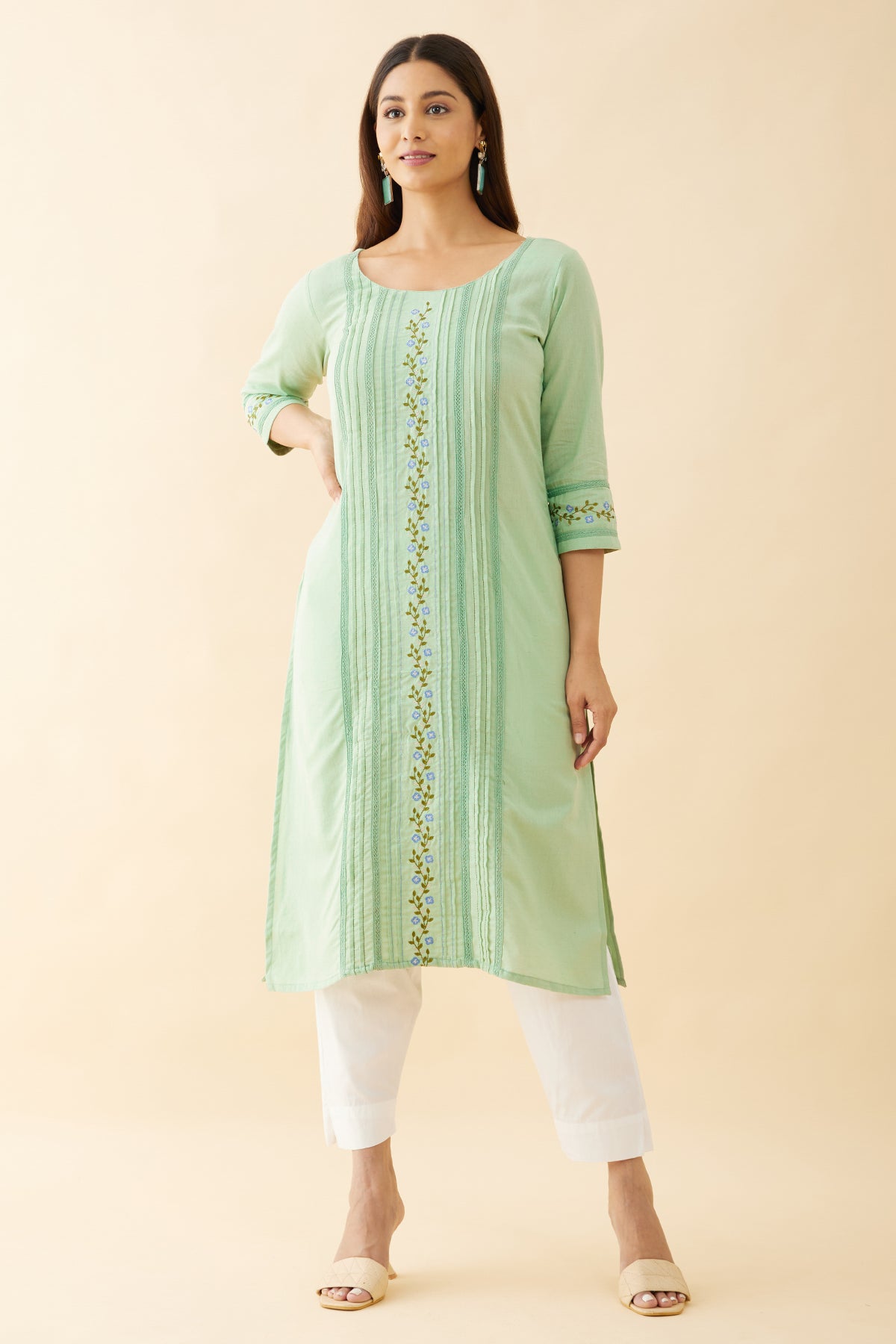 Lace Embellished Floral Embroidered Kurta - Green