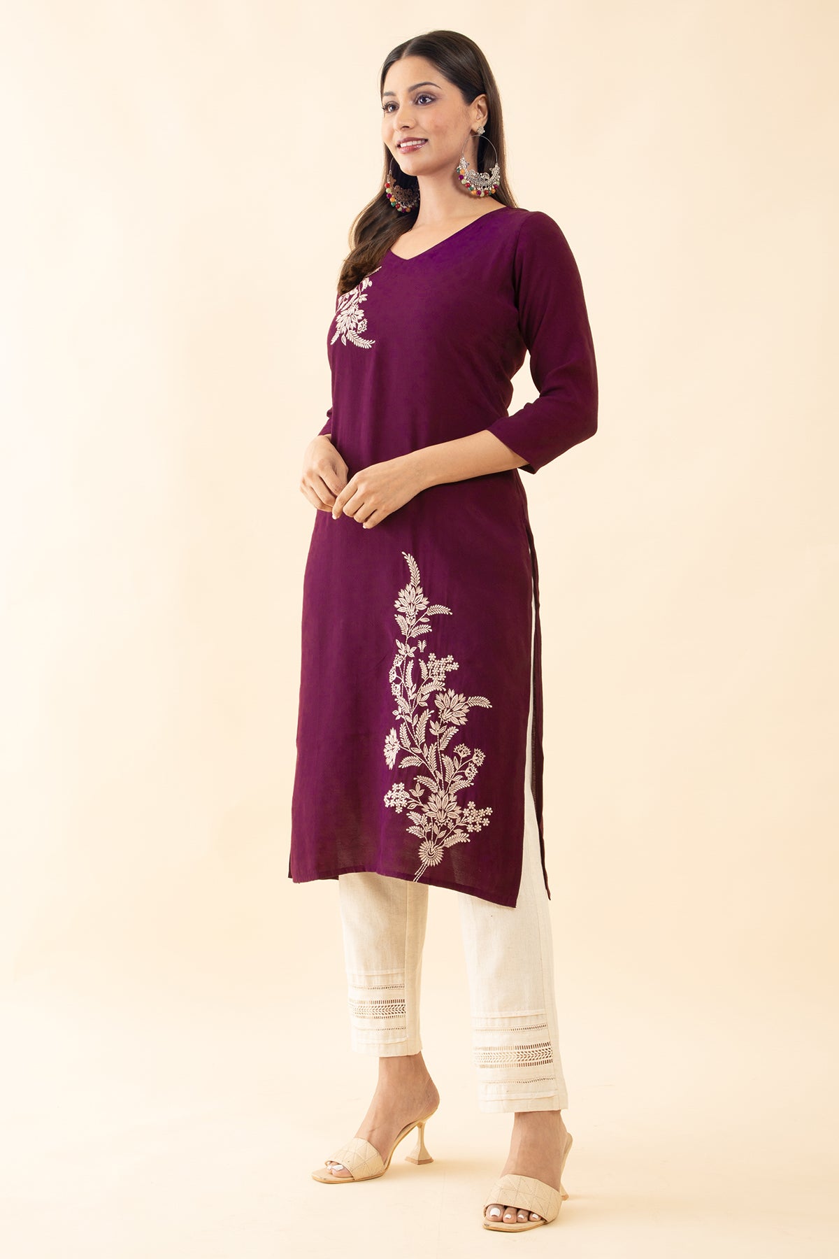 Textured Dobby Kurta with Floral Embroidery - Burgundy 