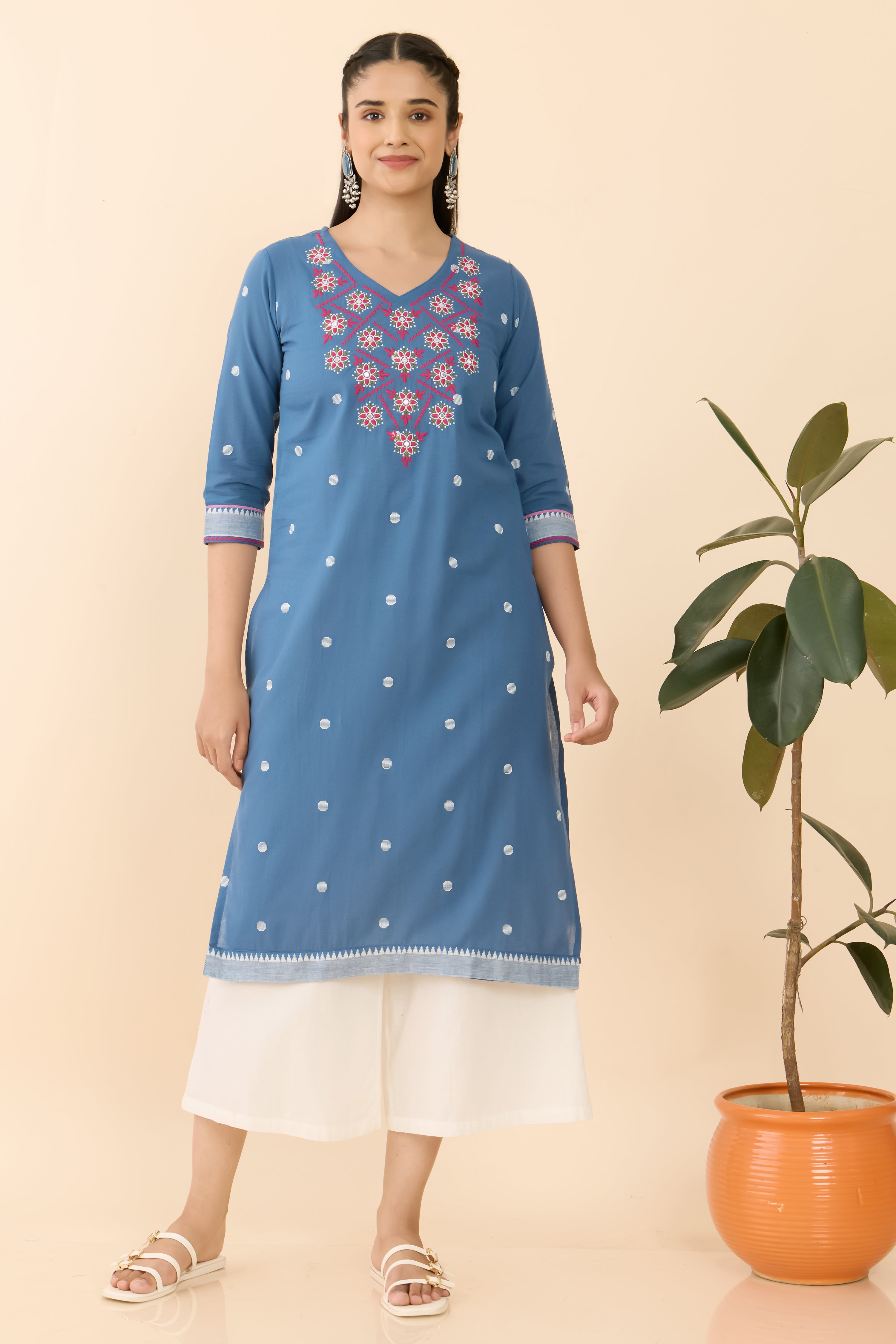 BLUE FLORAL EMBROIDERED STRAIGHT CUT KURTA
