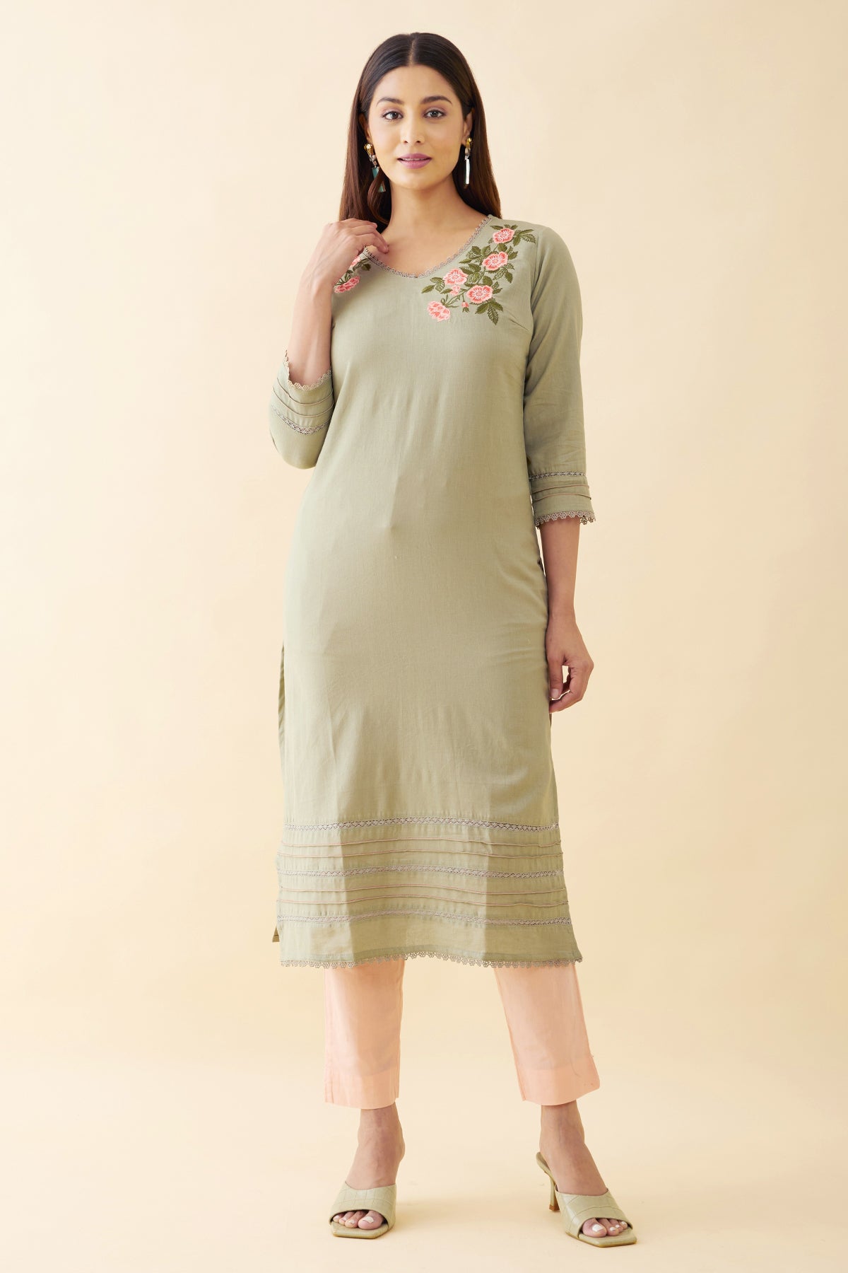 Floral Embroided & Lace Embellished Kurta - Green