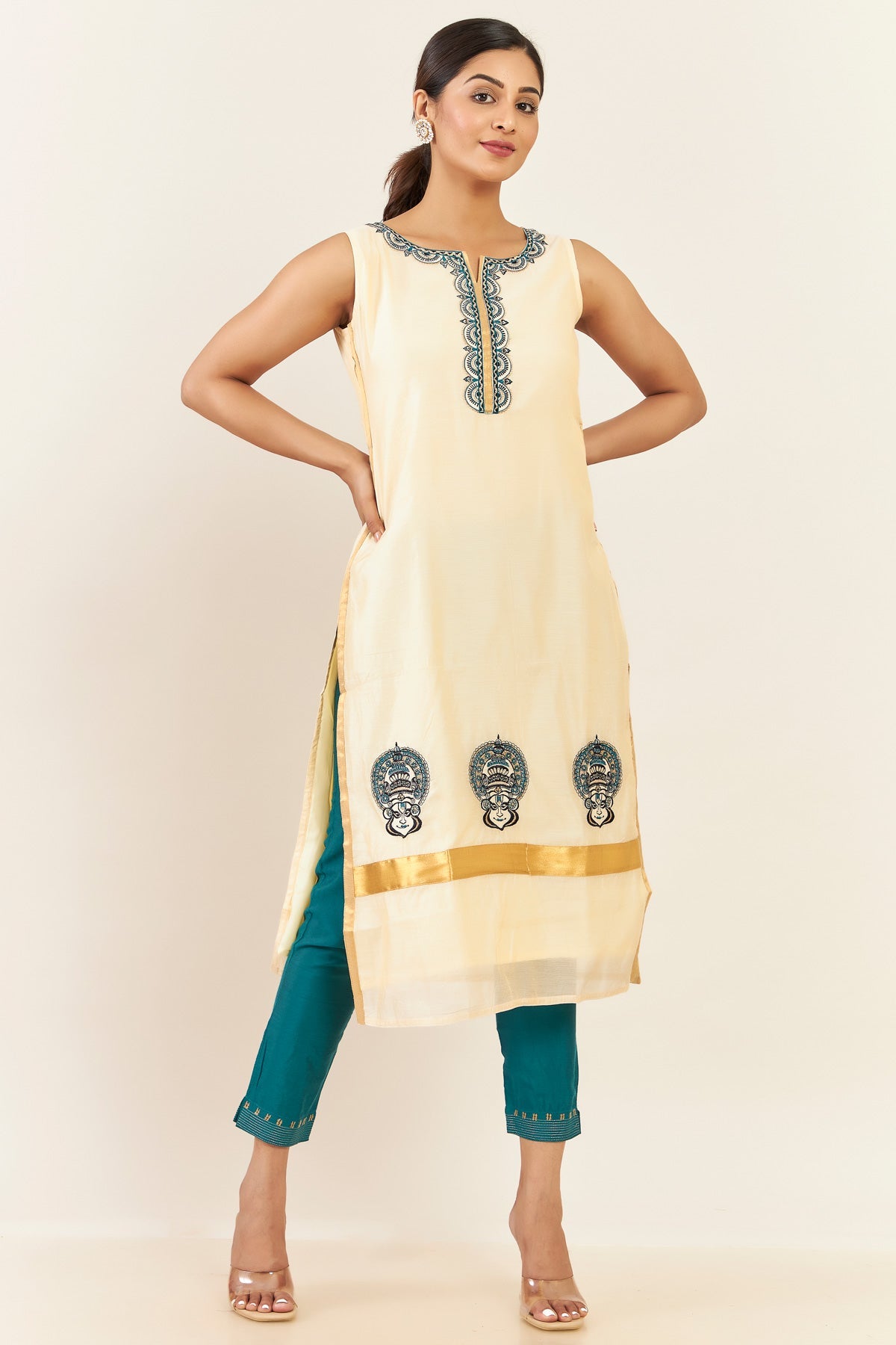 Contrast Kathakali & Scallop Embroidered Sleeveless Kurta - Teal